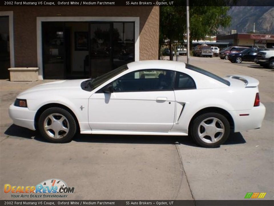 2002 Ford Mustang V6 Coupe Oxford White / Medium Parchment Photo #1