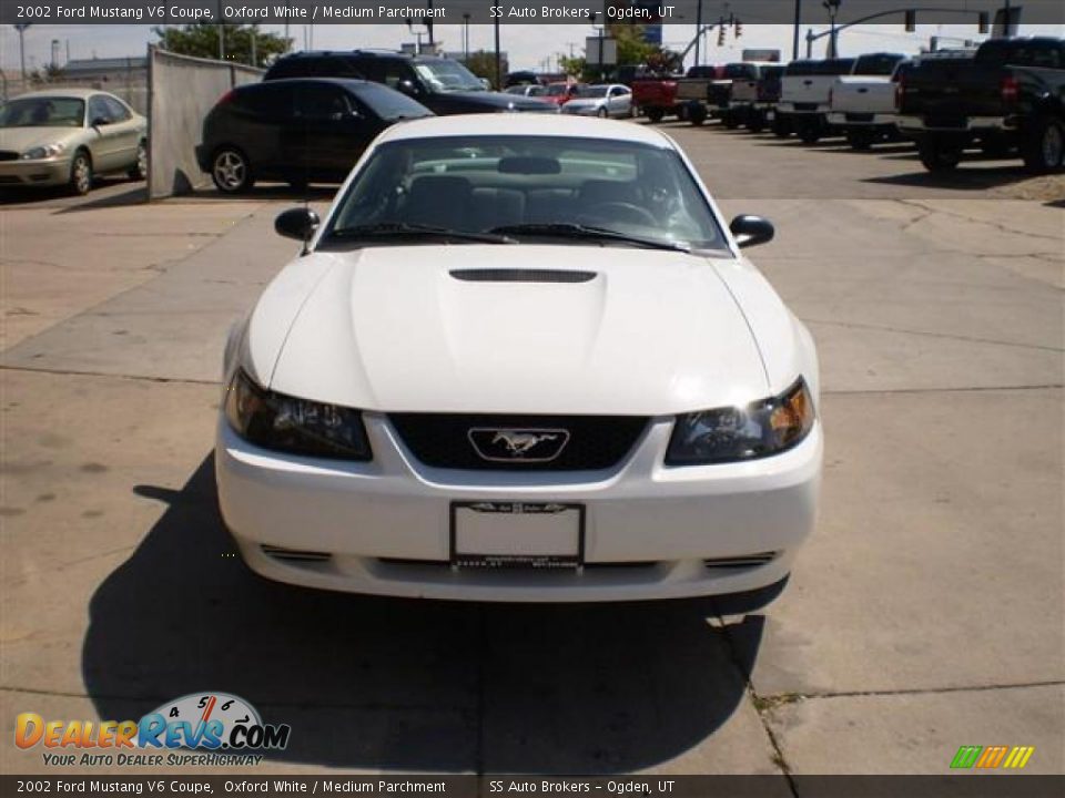 2002 Ford Mustang V6 Coupe Oxford White / Medium Parchment Photo #3