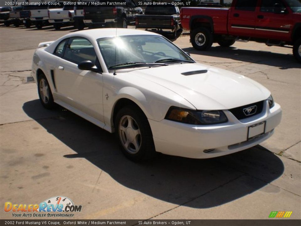 2002 Ford Mustang V6 Coupe Oxford White / Medium Parchment Photo #4