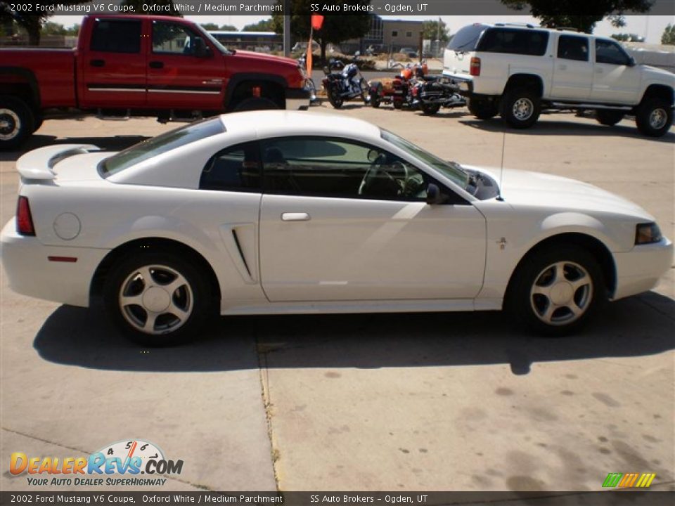 2002 Ford Mustang V6 Coupe Oxford White / Medium Parchment Photo #5