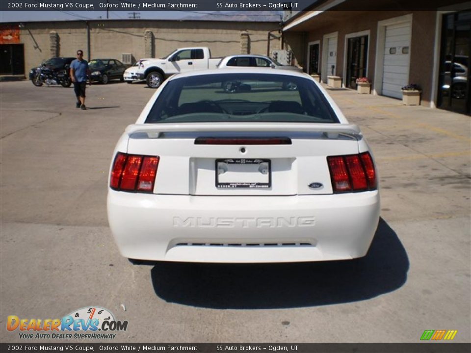 2002 Ford Mustang V6 Coupe Oxford White / Medium Parchment Photo #7