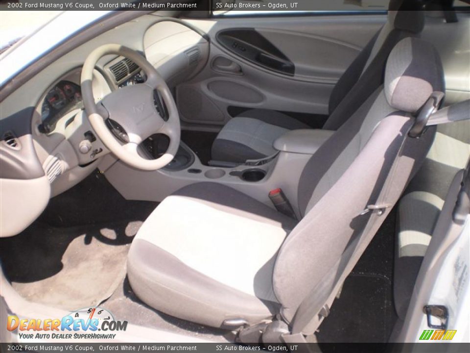 2002 Ford Mustang V6 Coupe Oxford White / Medium Parchment Photo #9