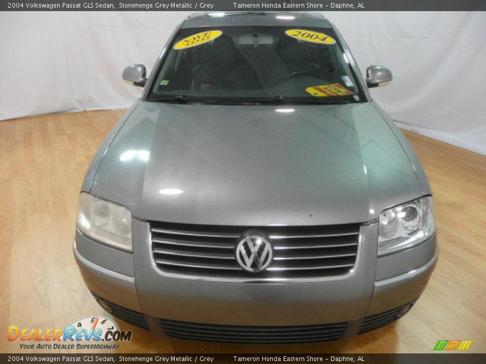 2004 Volkswagen Passat GLS Sedan Stonehenge Grey Metallic / Grey Photo #2