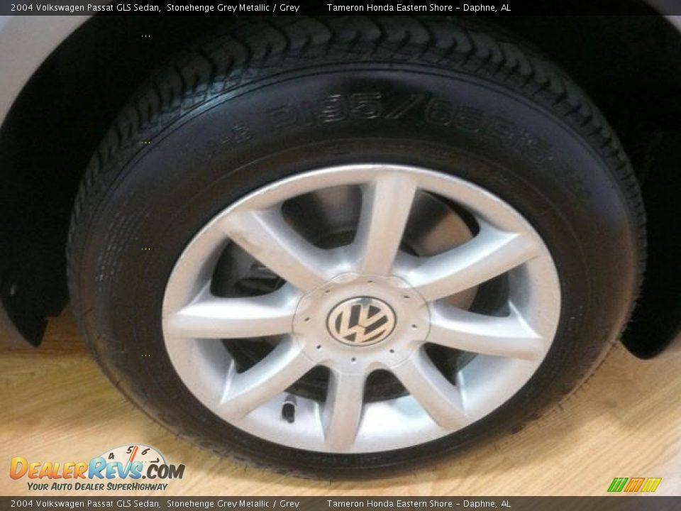 2004 Volkswagen Passat GLS Sedan Stonehenge Grey Metallic / Grey Photo #10