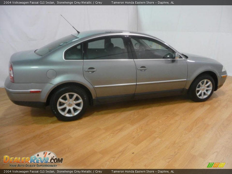 2004 Volkswagen Passat GLS Sedan Stonehenge Grey Metallic / Grey Photo #12