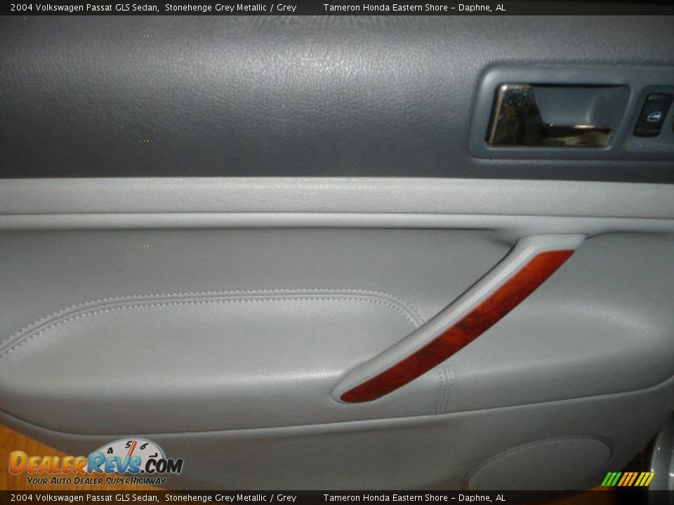 2004 Volkswagen Passat GLS Sedan Stonehenge Grey Metallic / Grey Photo #16