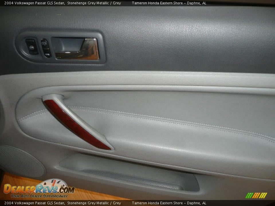2004 Volkswagen Passat GLS Sedan Stonehenge Grey Metallic / Grey Photo #21