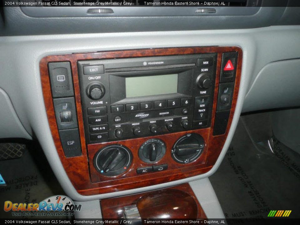 2004 Volkswagen Passat GLS Sedan Stonehenge Grey Metallic / Grey Photo #25