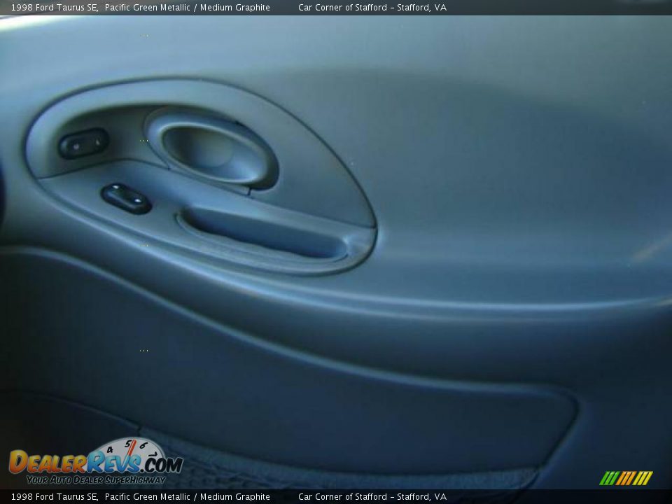 1998 Ford Taurus SE Pacific Green Metallic / Medium Graphite Photo #17