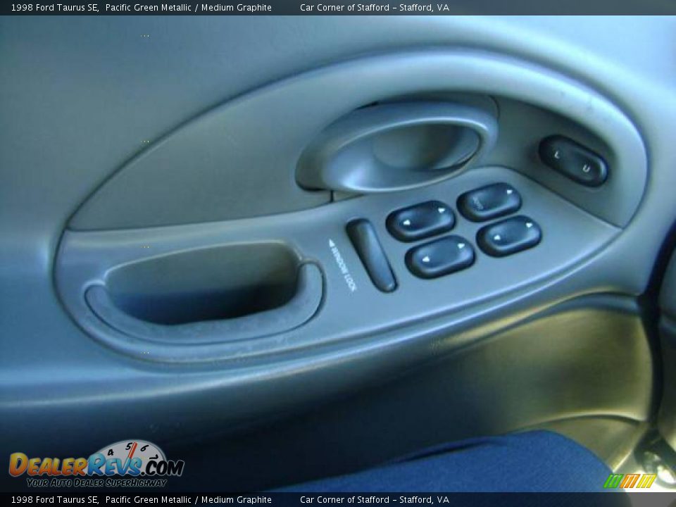 1998 Ford Taurus SE Pacific Green Metallic / Medium Graphite Photo #18