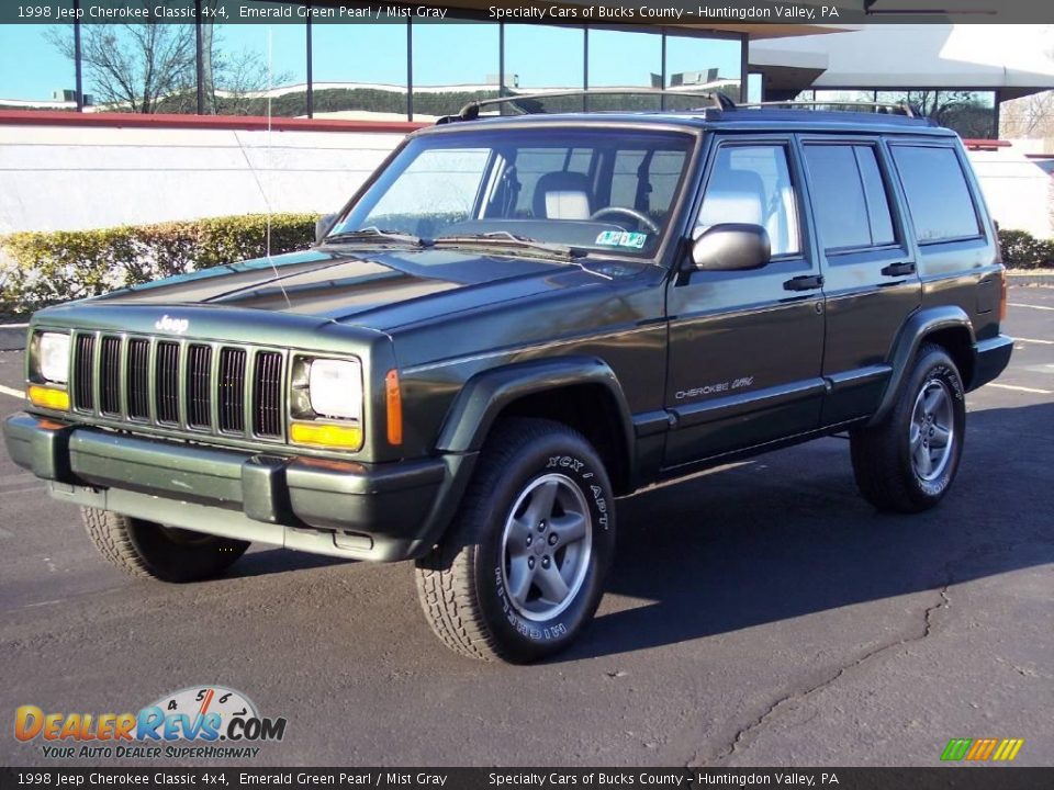 1998 Jeep Cherokee Classic 4x4 Emerald Green Pearl / Mist Gray Photo #2