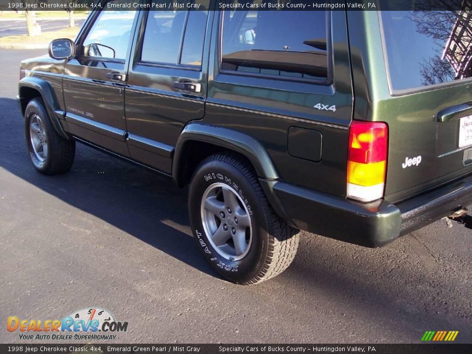 1998 Jeep Cherokee Classic 4x4 Emerald Green Pearl / Mist Gray Photo #15