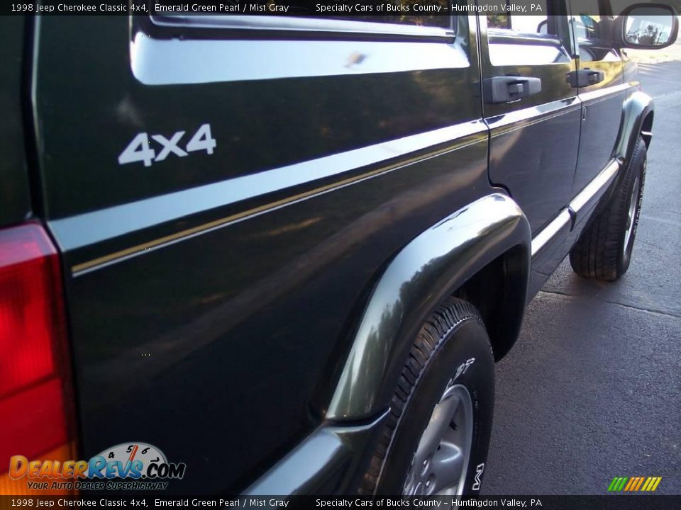 1998 Jeep Cherokee Classic 4x4 Emerald Green Pearl / Mist Gray Photo #19