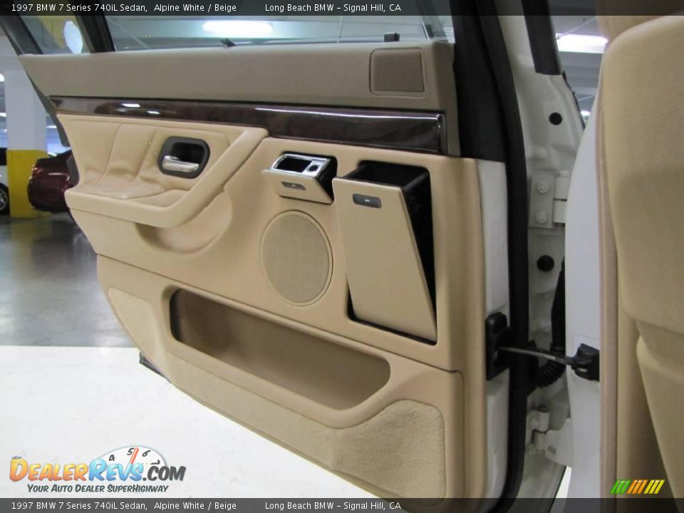 1997 BMW 7 Series 740iL Sedan Alpine White / Beige Photo #29