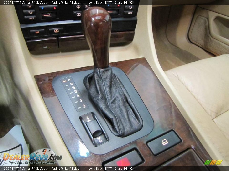 1997 BMW 7 Series 740iL Sedan Alpine White / Beige Photo #33