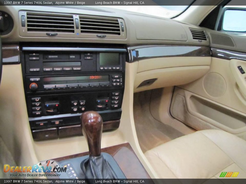 1997 BMW 7 Series 740iL Sedan Alpine White / Beige Photo #34