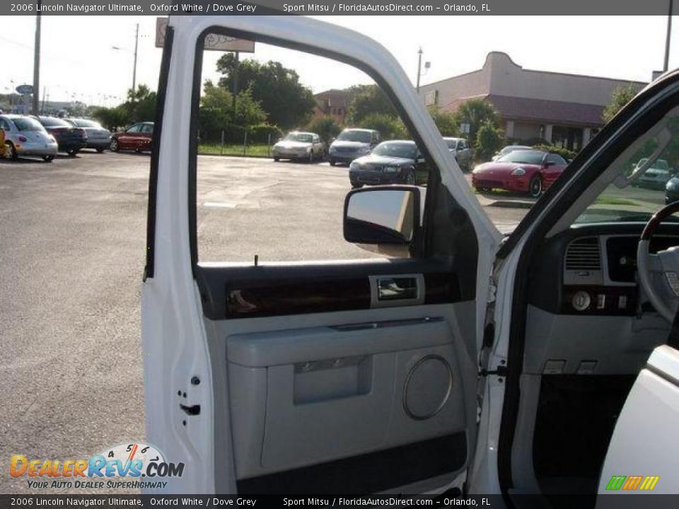 2006 Lincoln Navigator Ultimate Oxford White / Dove Grey Photo #7