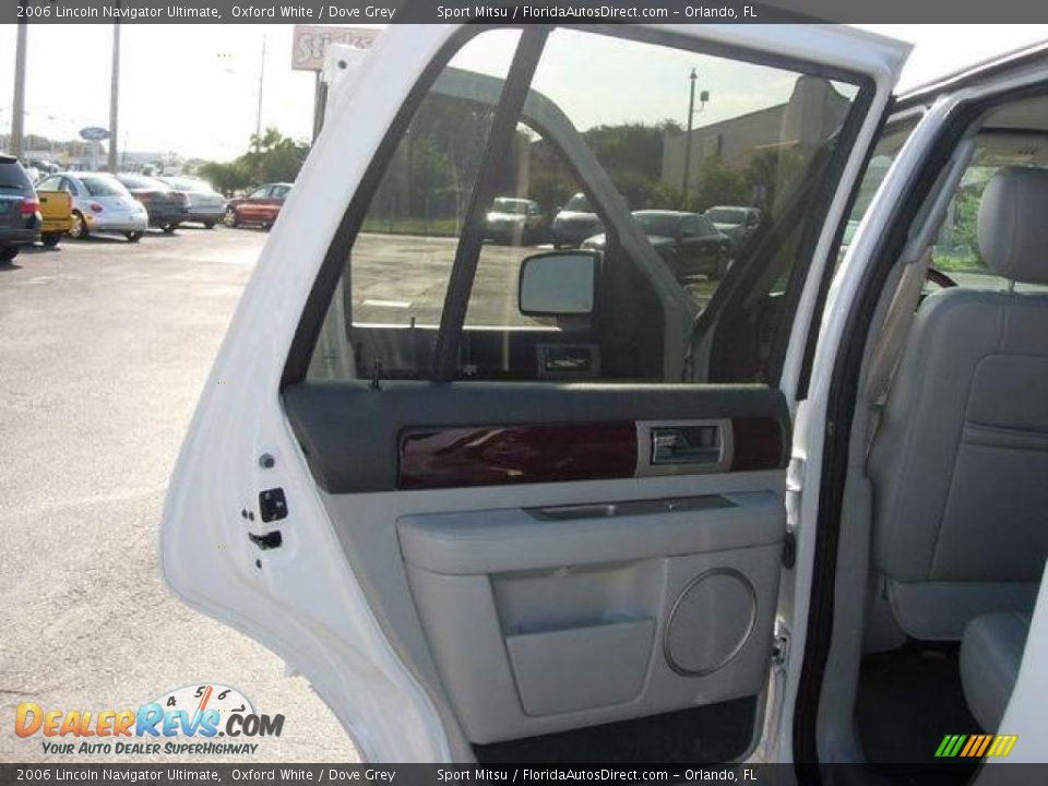 2006 Lincoln Navigator Ultimate Oxford White / Dove Grey Photo #9