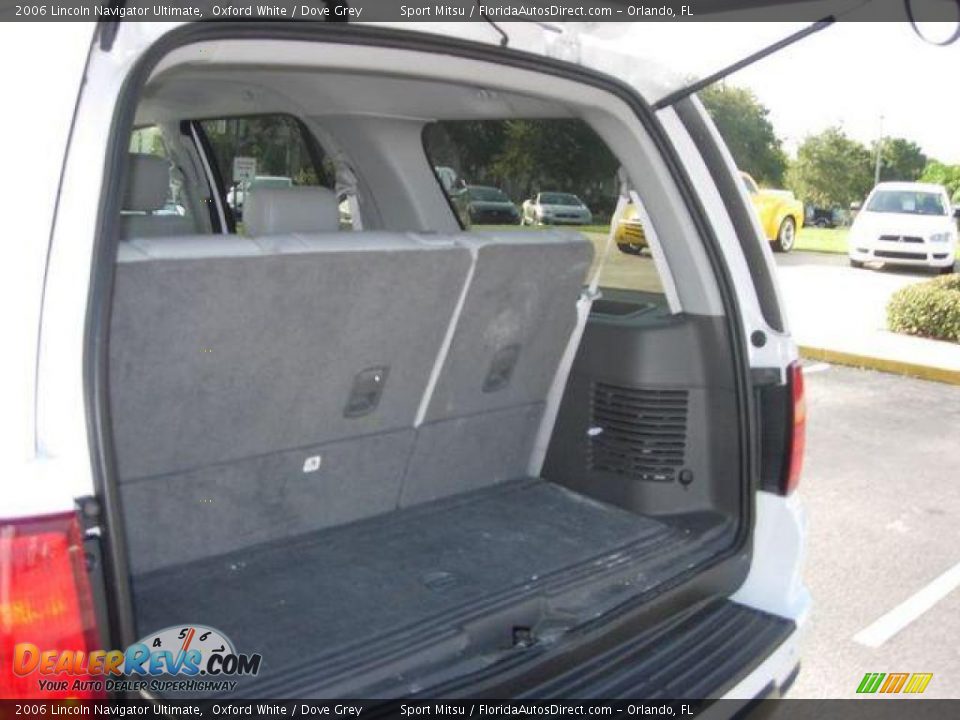 2006 Lincoln Navigator Ultimate Oxford White / Dove Grey Photo #10