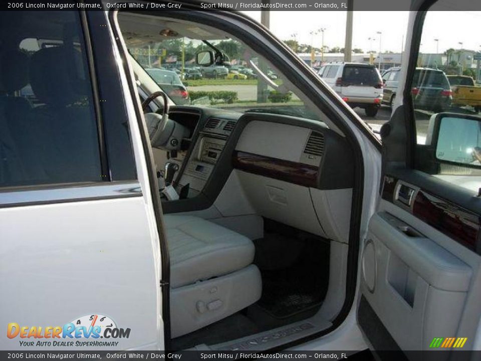 2006 Lincoln Navigator Ultimate Oxford White / Dove Grey Photo #12