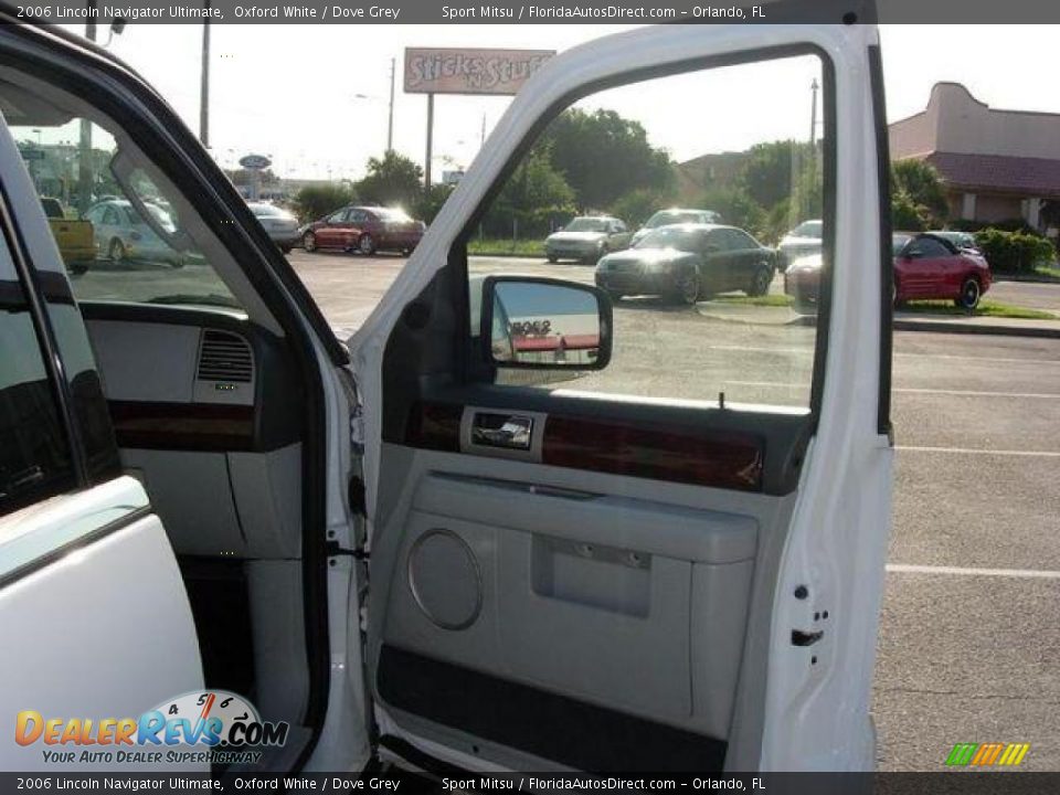 2006 Lincoln Navigator Ultimate Oxford White / Dove Grey Photo #13