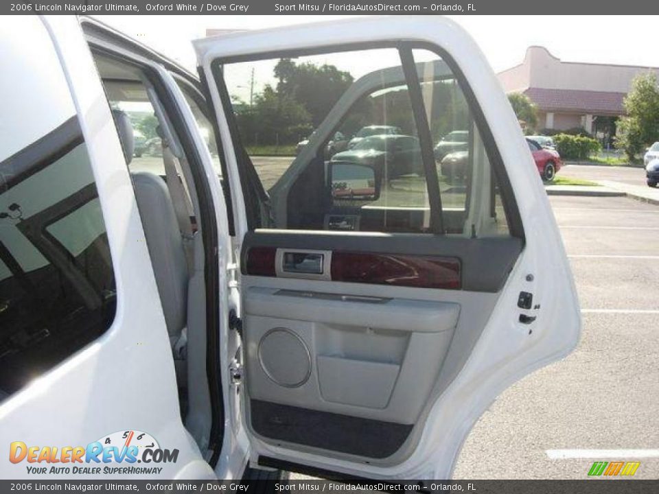 2006 Lincoln Navigator Ultimate Oxford White / Dove Grey Photo #15