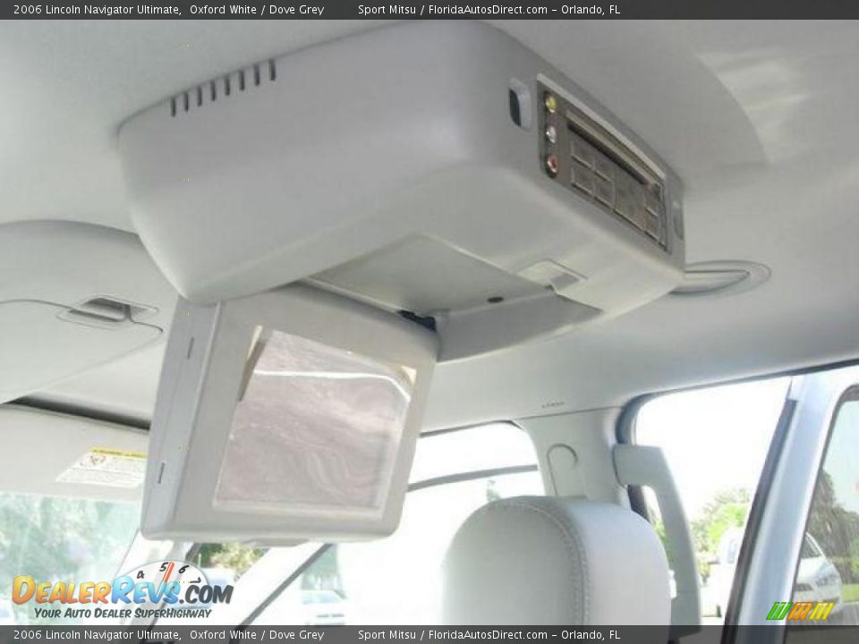 2006 Lincoln Navigator Ultimate Oxford White / Dove Grey Photo #16