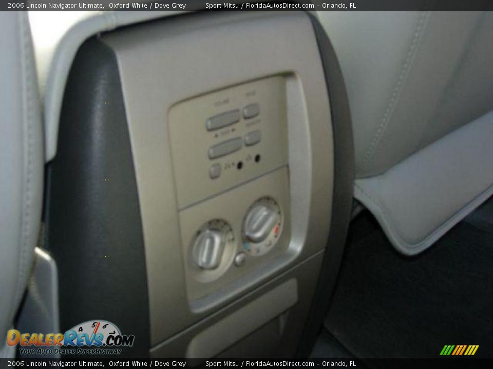 2006 Lincoln Navigator Ultimate Oxford White / Dove Grey Photo #17
