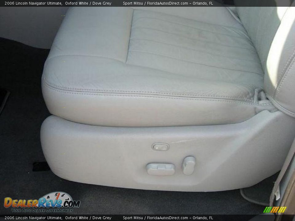 2006 Lincoln Navigator Ultimate Oxford White / Dove Grey Photo #18