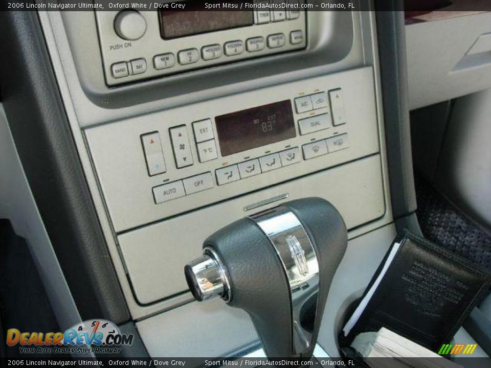 2006 Lincoln Navigator Ultimate Oxford White / Dove Grey Photo #22