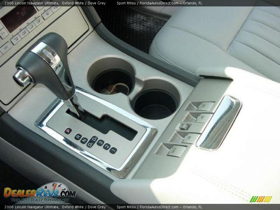 2006 Lincoln Navigator Ultimate Oxford White / Dove Grey Photo #23