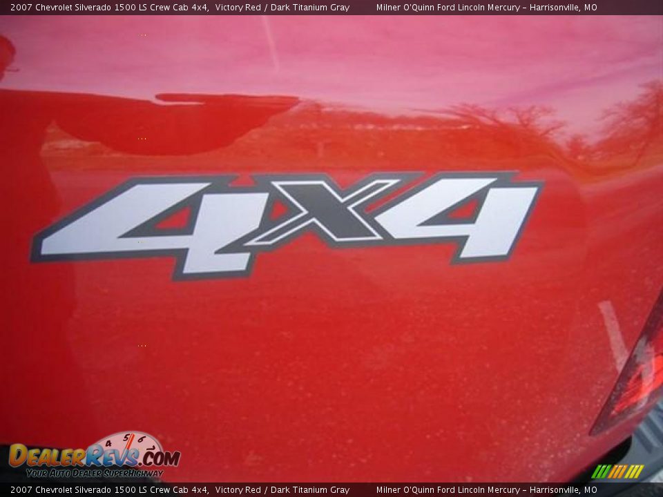 2007 Chevrolet Silverado 1500 LS Crew Cab 4x4 Victory Red / Dark Titanium Gray Photo #10