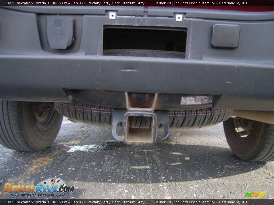 2007 Chevrolet Silverado 1500 LS Crew Cab 4x4 Victory Red / Dark Titanium Gray Photo #15