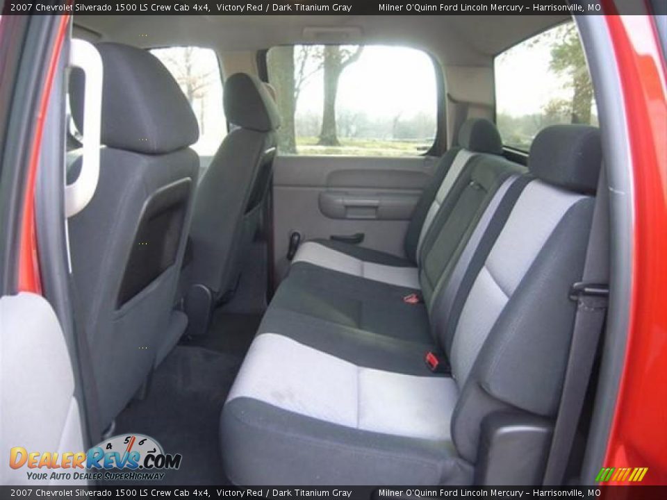 2007 Chevrolet Silverado 1500 LS Crew Cab 4x4 Victory Red / Dark Titanium Gray Photo #17