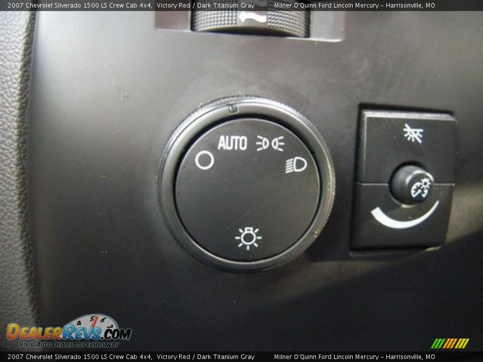 2007 Chevrolet Silverado 1500 LS Crew Cab 4x4 Victory Red / Dark Titanium Gray Photo #31
