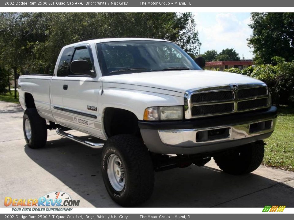 2002 Dodge Ram 2500 SLT Quad Cab 4x4 Bright White / Mist Gray Photo #10