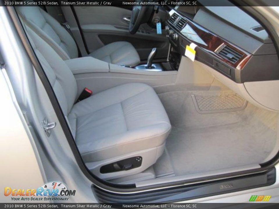 2010 BMW 5 Series 528i Sedan Titanium Silver Metallic / Gray Photo #11