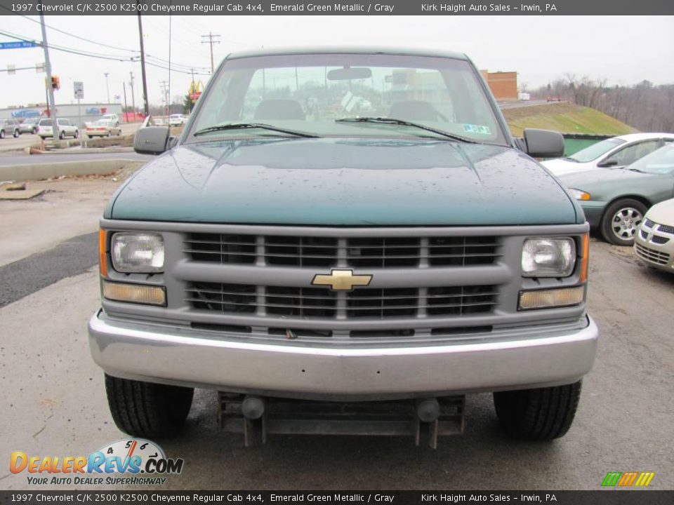 1997 Chevrolet C/K 2500 K2500 Cheyenne Regular Cab 4x4 Emerald Green Metallic / Gray Photo #3