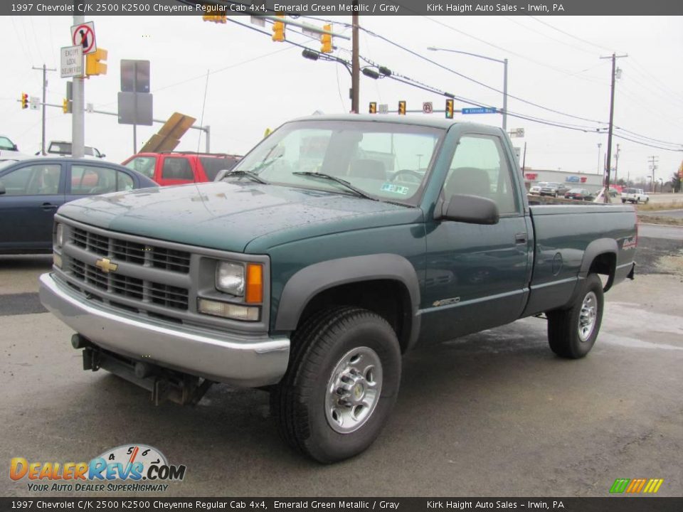 1997 Chevrolet C/K 2500 K2500 Cheyenne Regular Cab 4x4 Emerald Green Metallic / Gray Photo #4