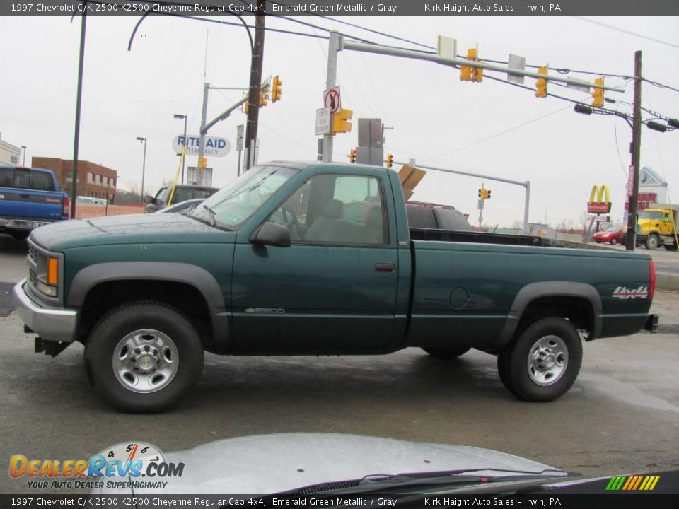 1997 Chevrolet C/K 2500 K2500 Cheyenne Regular Cab 4x4 Emerald Green Metallic / Gray Photo #5