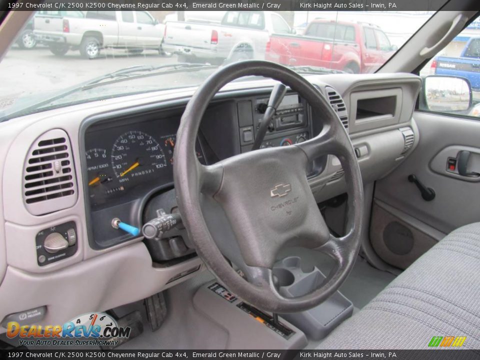 1997 Chevrolet C/K 2500 K2500 Cheyenne Regular Cab 4x4 Emerald Green Metallic / Gray Photo #6