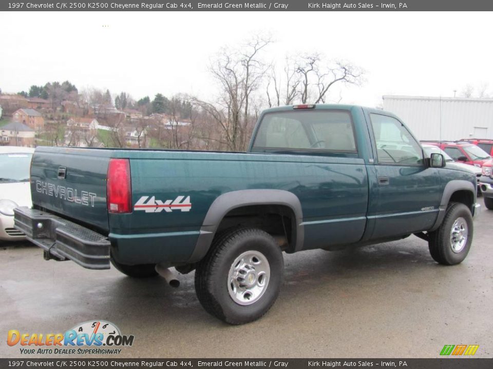 1997 Chevrolet C/K 2500 K2500 Cheyenne Regular Cab 4x4 Emerald Green Metallic / Gray Photo #10