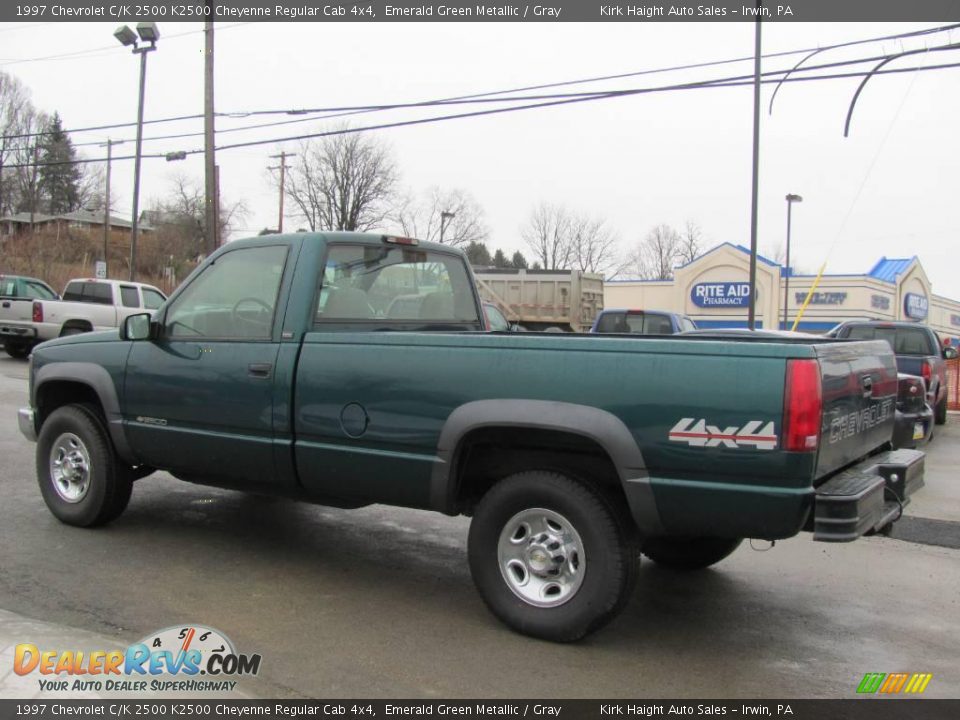 1997 Chevrolet C/K 2500 K2500 Cheyenne Regular Cab 4x4 Emerald Green Metallic / Gray Photo #11