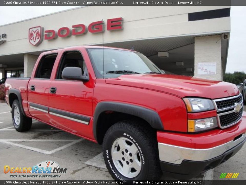 2006 Chevrolet Silverado 1500 Z71 Crew Cab 4x4 Victory Red / Medium Gray Photo #1