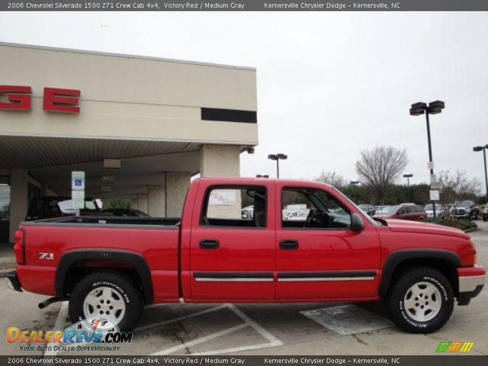 2006 Chevrolet Silverado 1500 Z71 Crew Cab 4x4 Victory Red / Medium Gray Photo #2
