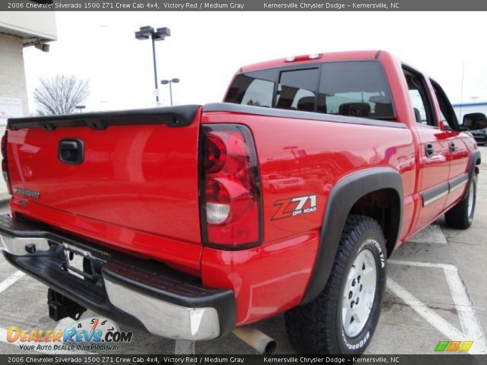 2006 Chevrolet Silverado 1500 Z71 Crew Cab 4x4 Victory Red / Medium Gray Photo #3