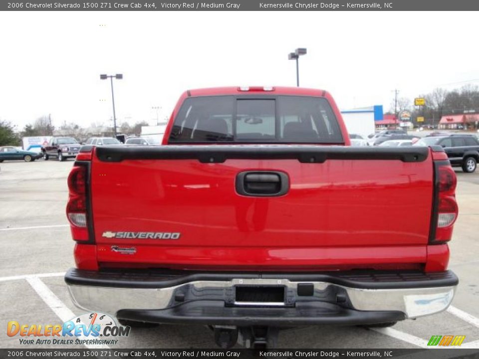2006 Chevrolet Silverado 1500 Z71 Crew Cab 4x4 Victory Red / Medium Gray Photo #4