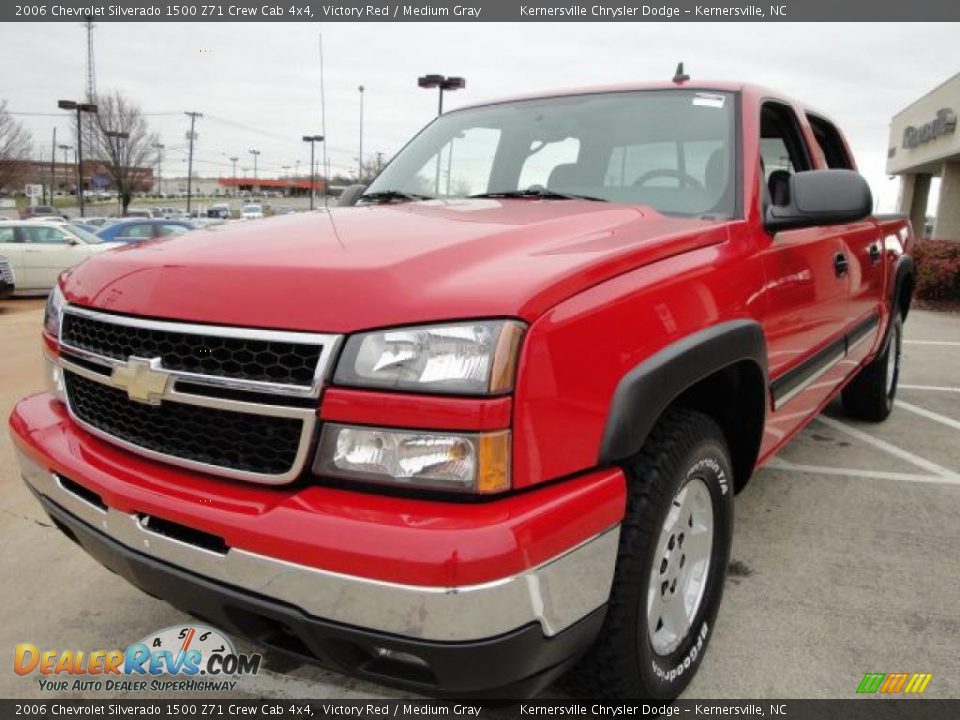 2006 Chevrolet Silverado 1500 Z71 Crew Cab 4x4 Victory Red / Medium Gray Photo #7