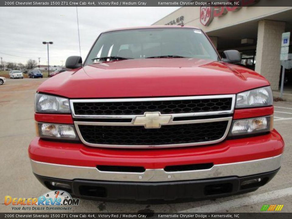 2006 Chevrolet Silverado 1500 Z71 Crew Cab 4x4 Victory Red / Medium Gray Photo #8