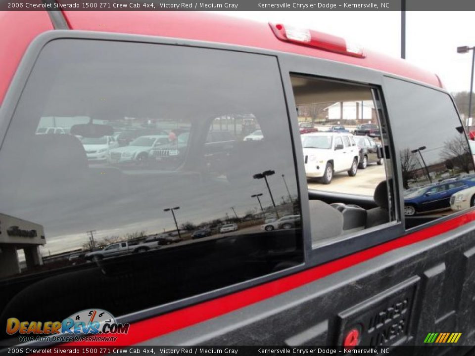 2006 Chevrolet Silverado 1500 Z71 Crew Cab 4x4 Victory Red / Medium Gray Photo #9